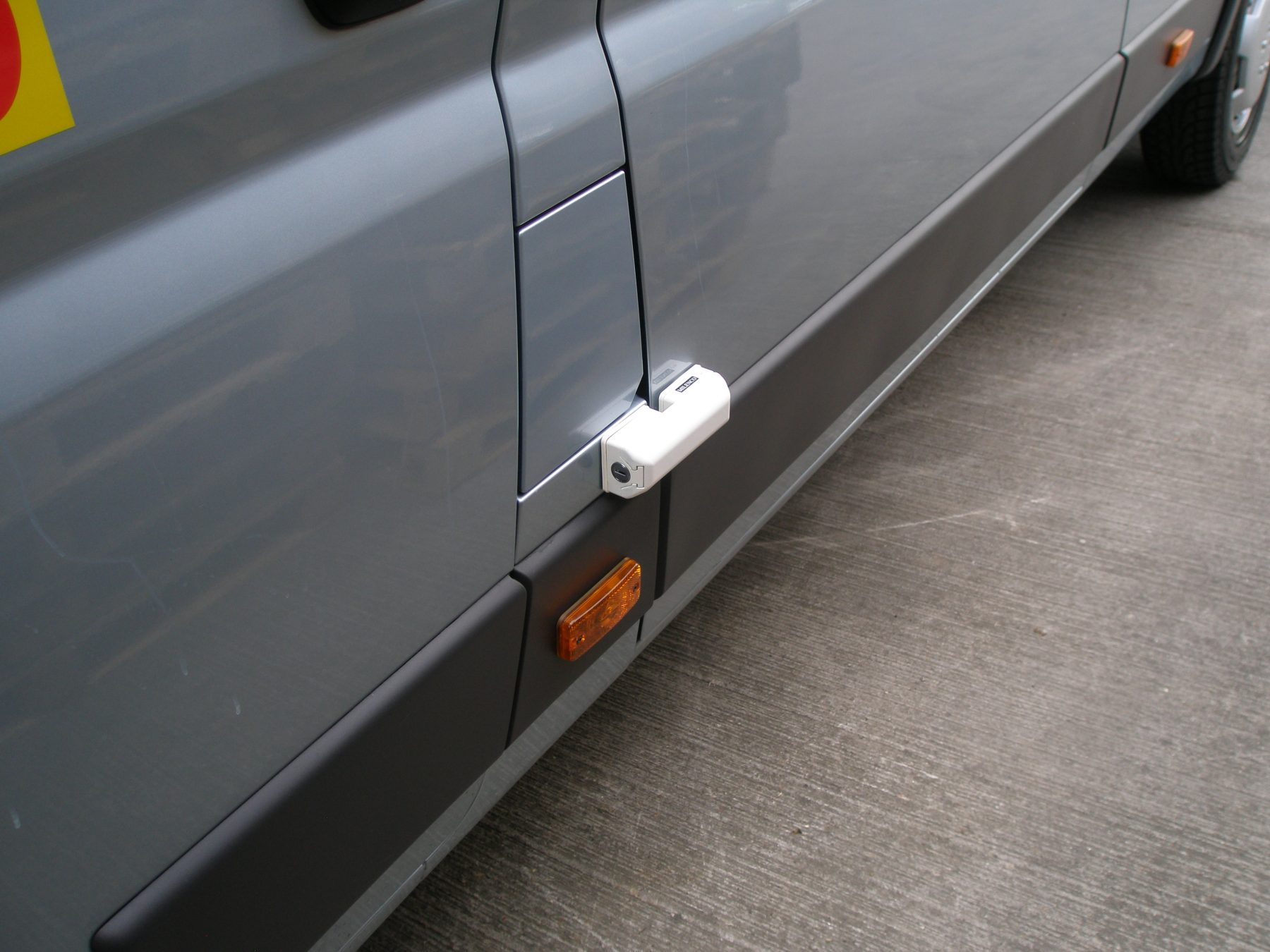 Daken Locks presenta nuove chiusure di sicurezza per porte furgoni