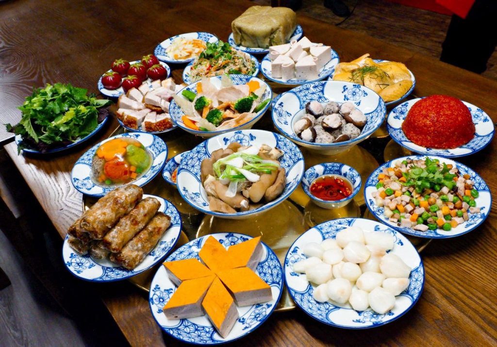 Traditional-Vietnamese-food-achieves-a-perfect-balance-between-flavors-and-appearances